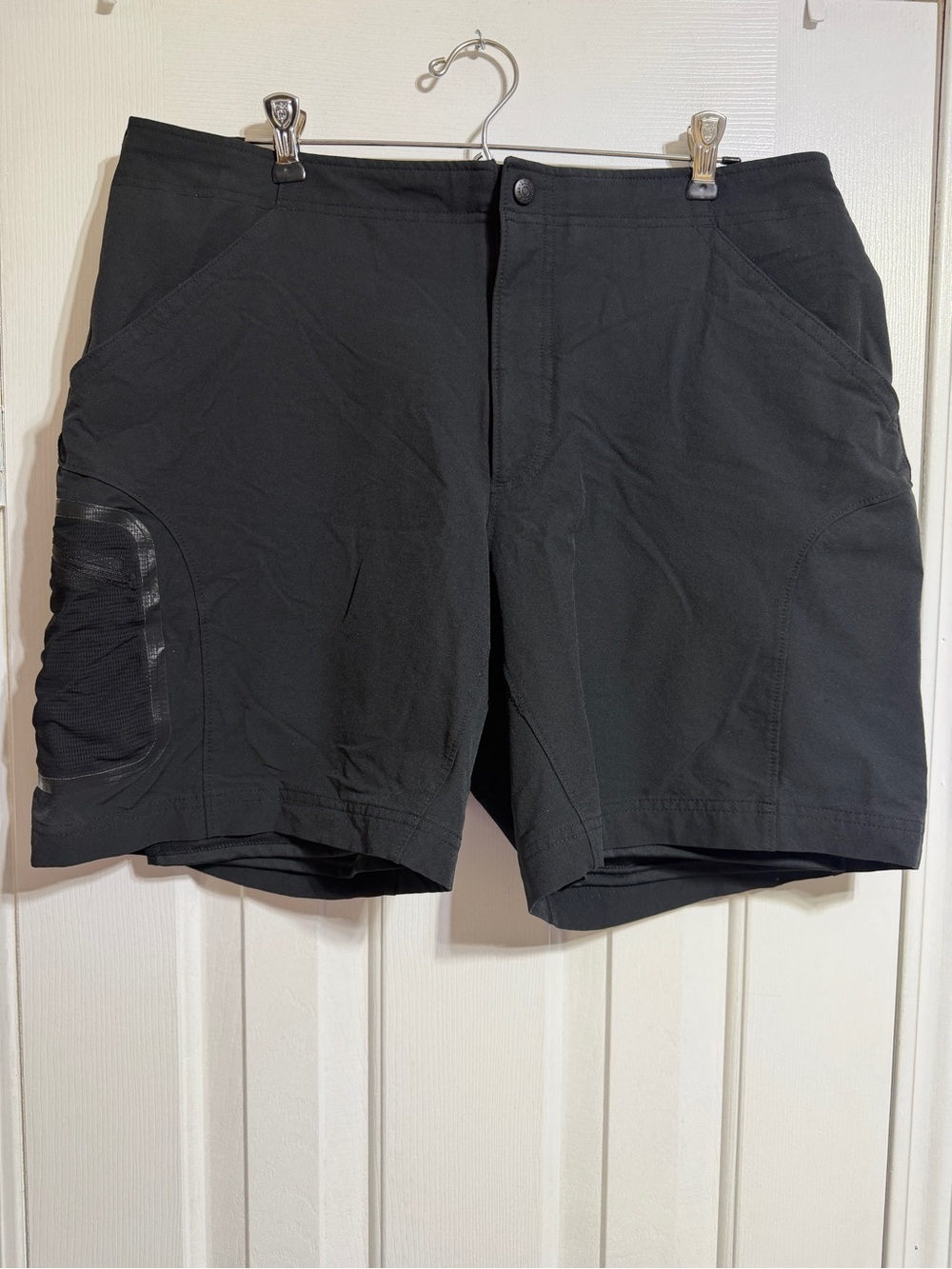 L.L. Bean men’s black padded cycling biking double layer shorts size Large